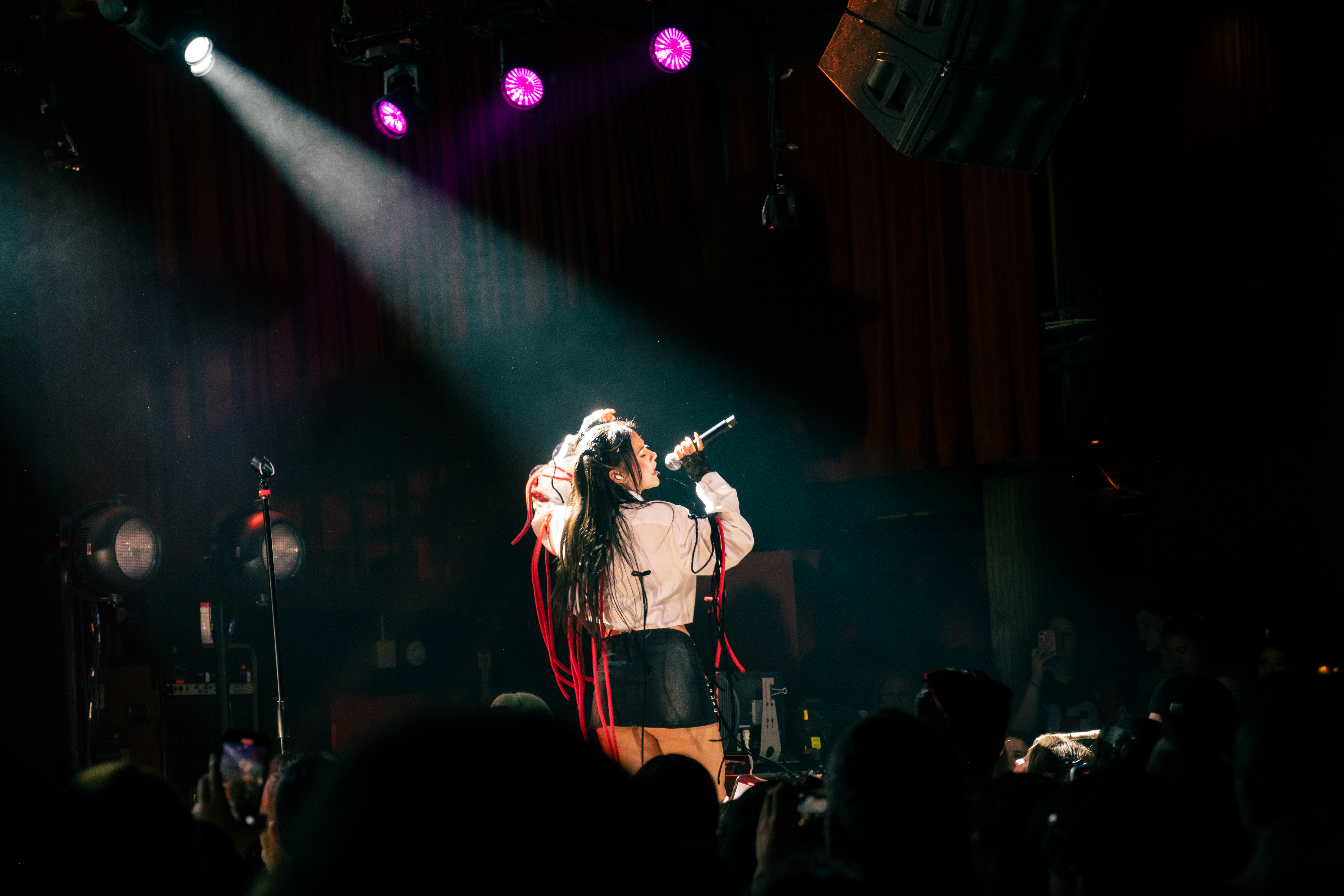 Emei live performance